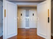 Apartamento todo reformado com 4 suítes no Condomínio...