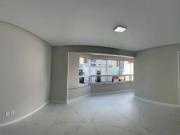 Apartamento todo reformado no Centro de Balneário...
