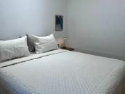 Apartamento totalmente mobiliado com 4 suítes, 3 vagas e...