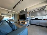Apartamento totalmente reformado com linda vista para o mar