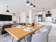 Apartamento totalmente renovado de 2 dormitorios a 400m...