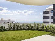 Apartamentos con Vista al Mar en un Complejo en...