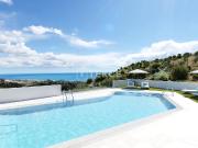 Apartamentos en ladera con vistas al mar en Rincón de la...