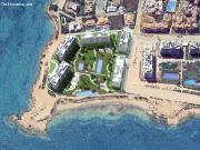 Apartamentos en primera línea de mar en Punta Prima,...