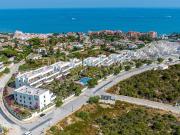 Apartamentos Nuevos en un Complejo con Piscina en Estepona