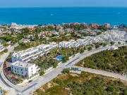 Apartamentos Nuevos en un Complejo con Piscina en Estepona