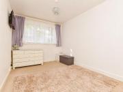 Apartment 1 Bedroom For Sale Leatherhead Surrey 140000...
