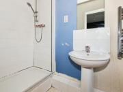 Apartment 2 Bedroom For Sale Farnham Royal Berkshire...