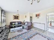 Apartment 2 Bedroom For Sale Stanmore Greater London...