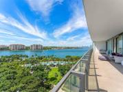 Apartment with terrace and pool