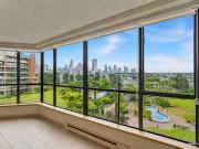 Apartment with pool