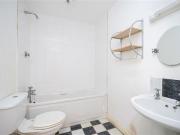 220,000 | Apartment 7 Willow Avenue, Primrose Gate,...