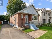 apartment at 121 YARDLEY AVENUE, Toronto, Ontario, M4B2B3