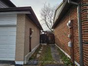 apartment at 217 THOMS CRESCENT, Newmarket, Ontario, L3Y1C9