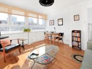 Apartment at Battersea Bridge Road, Greater London