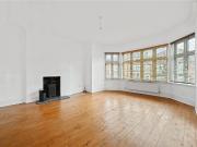 Apartment at Blenheim Gardens, Greater London