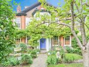 Apartment at Chartfield Avenue, London