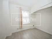 Apartment at Dutch Gardens, Greater London