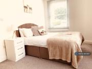 Apartment at Elthorne Road, Greater London