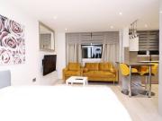 Apartment at Kingfisher Avenue, Greater London
