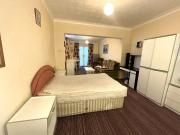 Apartment at King's Avenue, Greater London