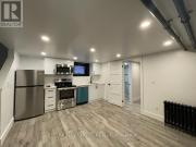 apartment at M6R2Z5, Toronto, Canada