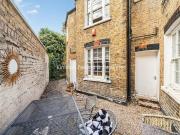 Apartment at Queen's Row, London Apartment at Queen's Row, London