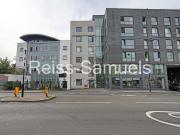 Apartment at Regent's Canal towpath, London