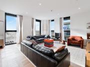Apartment at Waterside Promenade, Greater London