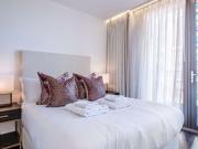 apartment Charles Clowes Walk, London, SW11