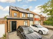 apartment for rent in Cheviot Gardens Golders Green...