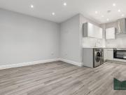Apartment for rent in Highland Court, Cudworth Street,...
