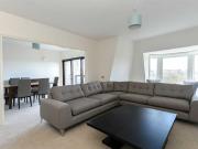 Apartment for rent in Strathmore court park road regents...
