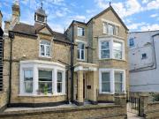 Apartment In 5 Stuart Crescent, London N22