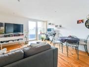 apartment in Battersea Park Road, sw8