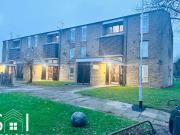 apartment in Bourne Avenue, Hayes, UB3 1RR