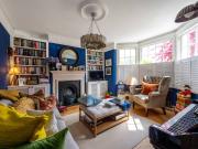 apartment in Burntwood Lane, SW17