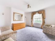 apartment in Holland Park Avenue