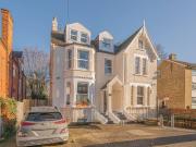 apartment in Hopton Road