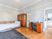 apartment in King Henry's Road