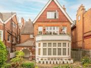 apartment in Lindfield Gardens