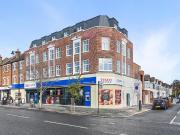 apartment in Northfield Avenue, Ealing, W13