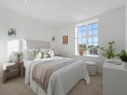 apartment in Northfield Avenue, Ealing, W13