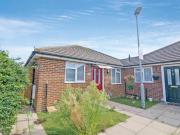 Apartment In Pond Lees Close, Dagenham Rm10