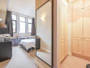 apartment in Prescot Street