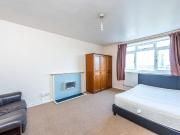 apartment in Wandsworth Road, SW8