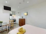 Apartment London London 84906758