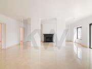 Apartment T6 in Lisbon