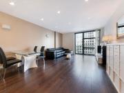 Apartment to let in Discovery Dock West E14