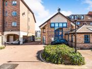 Apartment to rent in Becketts Place, Hampton Wick,...